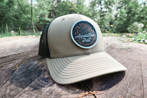 Pourquoi adopter la casquette trucker dans votre garde-robe ?