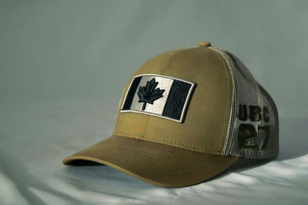 Pourquoi adopter la casquette trucker dans votre garde-robe ?